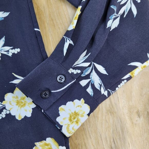 ☔️🩵H&M Gray Floral Buttoned Front Long Sleeve Top Size 4 - Picture 8 of 10